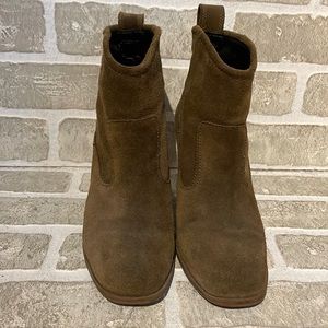 Zara khaki suede booties, size 36